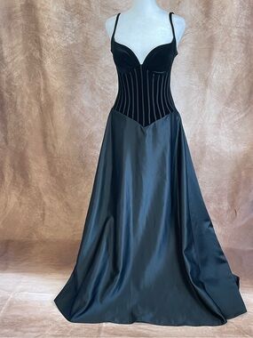 Cache Black Velvet Corset Gown Size 6